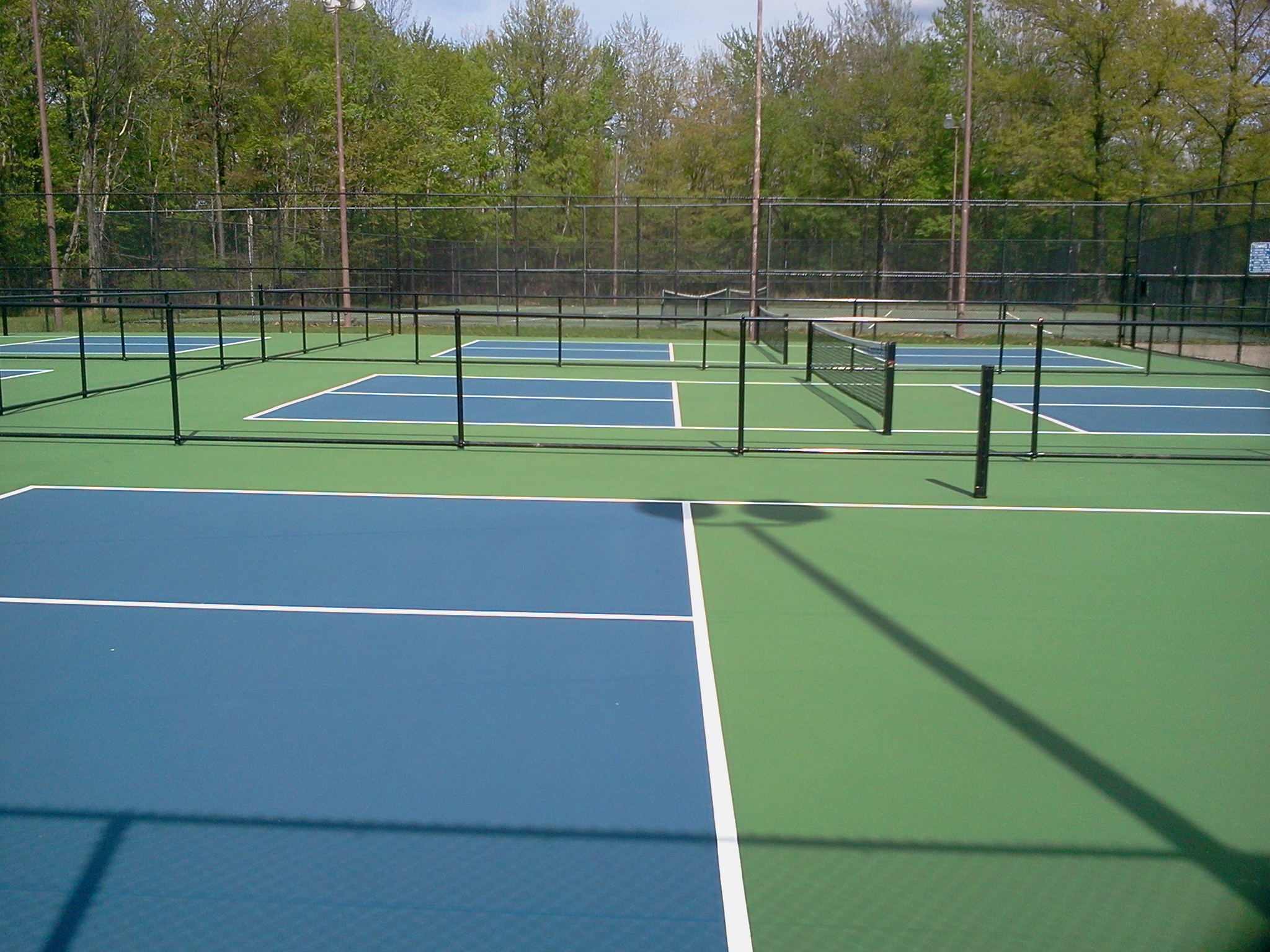 Can Pickleball Be Played On A Tennis Court?